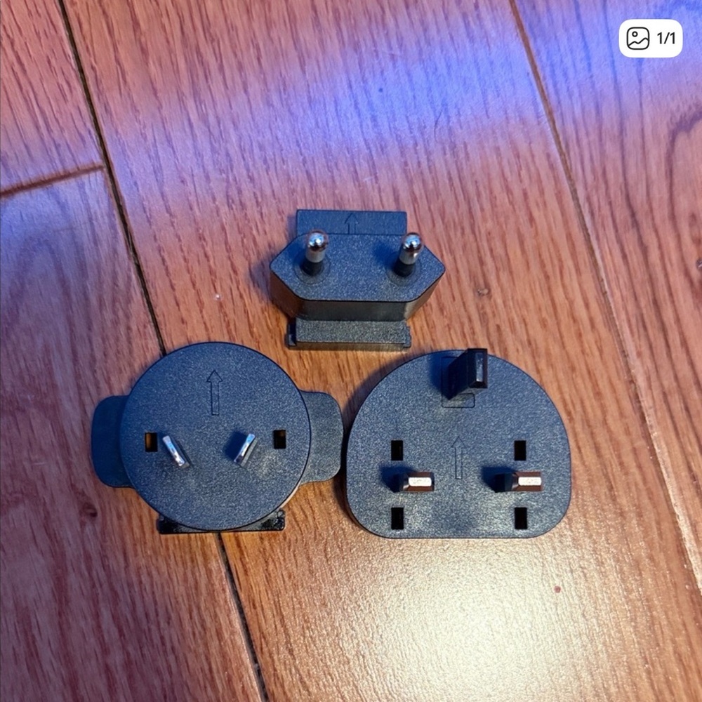 Universal Travel Plug Adapter Set - Black